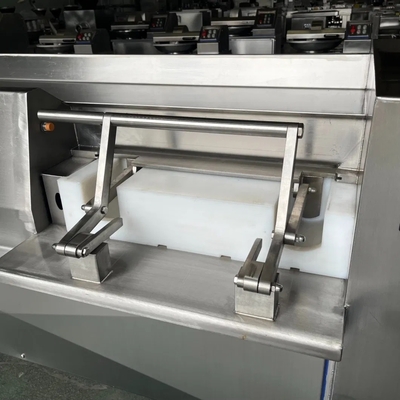 産業用自動3D冷凍肉機 500kg 3kw 安定した切断のための低騒音設計