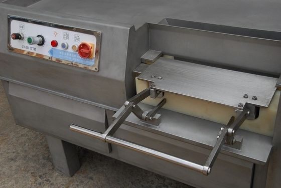 自動制御肉切断機 熱加工用の肉キューブ切断機 1480x800x980mm