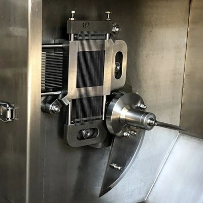 鶏肉切断機 ステンレス鋼の切断加工機