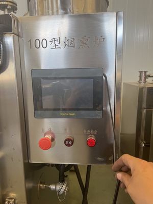 メインエンジン サイズ mm 1700*1150*1870 商用用の肉の喫煙ストーブ