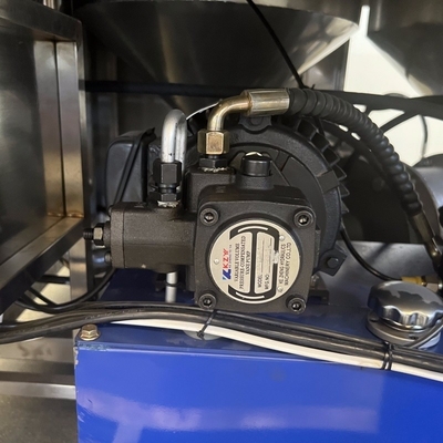 電圧 110-380V 簡単に操作するためのソーセージ詰め設備とエネママシン